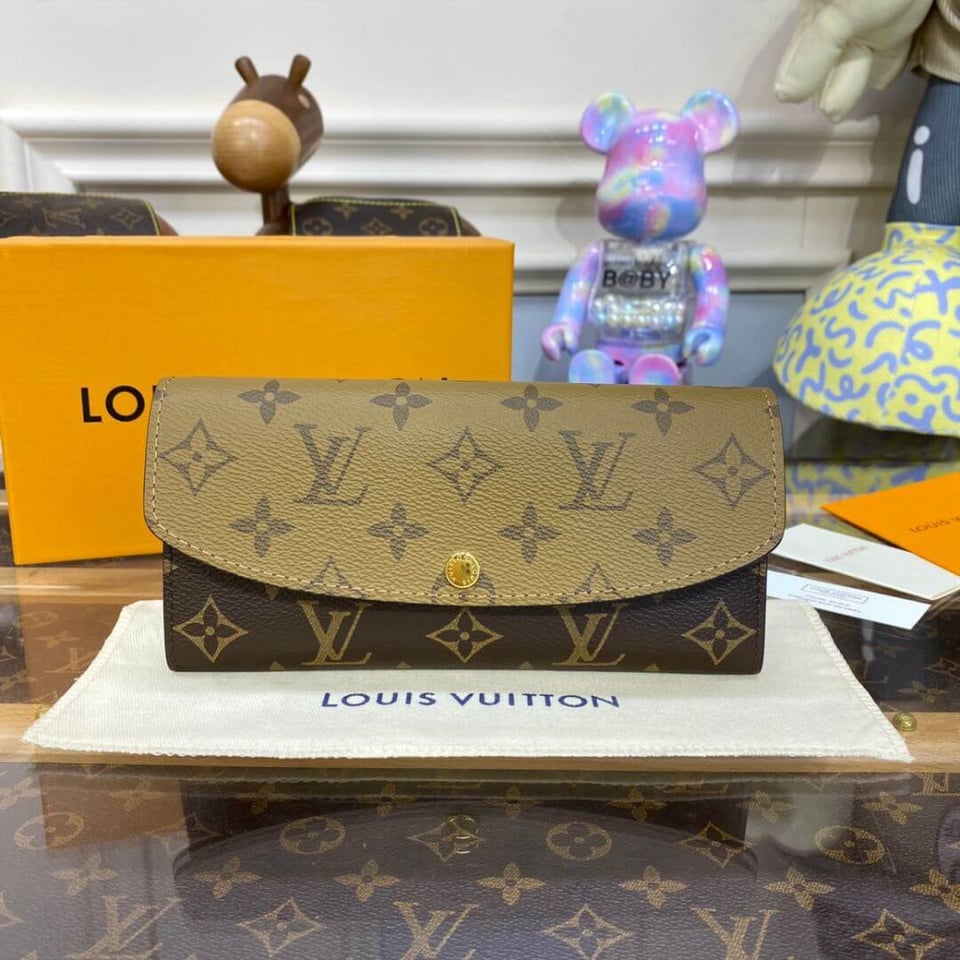Louis Vuttion Emilie Wallet view 3