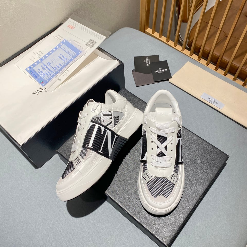 Valentino Vl7N Low-Top Sneaker In Calfskin And Mesh Fabric With Bands Black view 8
