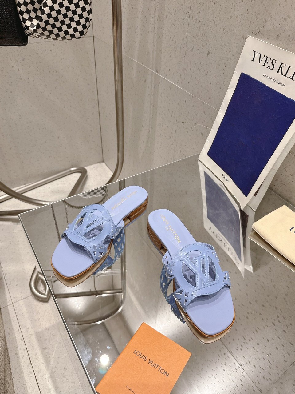 Louis Vuitton LV Isola Flat Mule Blue 1AGYQ6 view 9