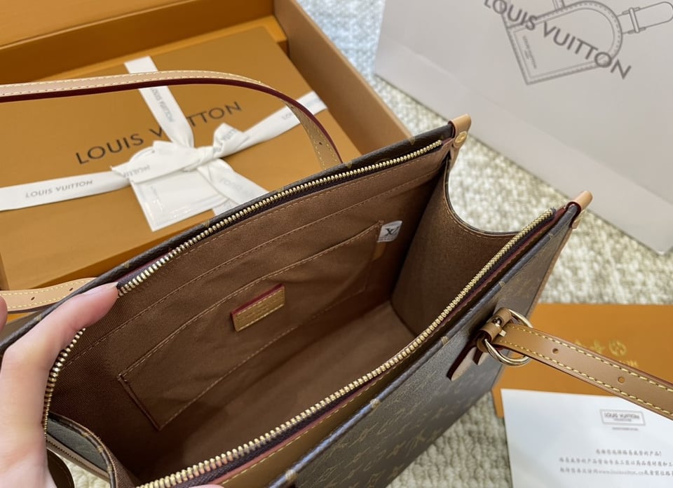 Louis Vuitton Popincourt Hart Tote Handbag Monogram Canvas 27.5Cm M40007 view 9