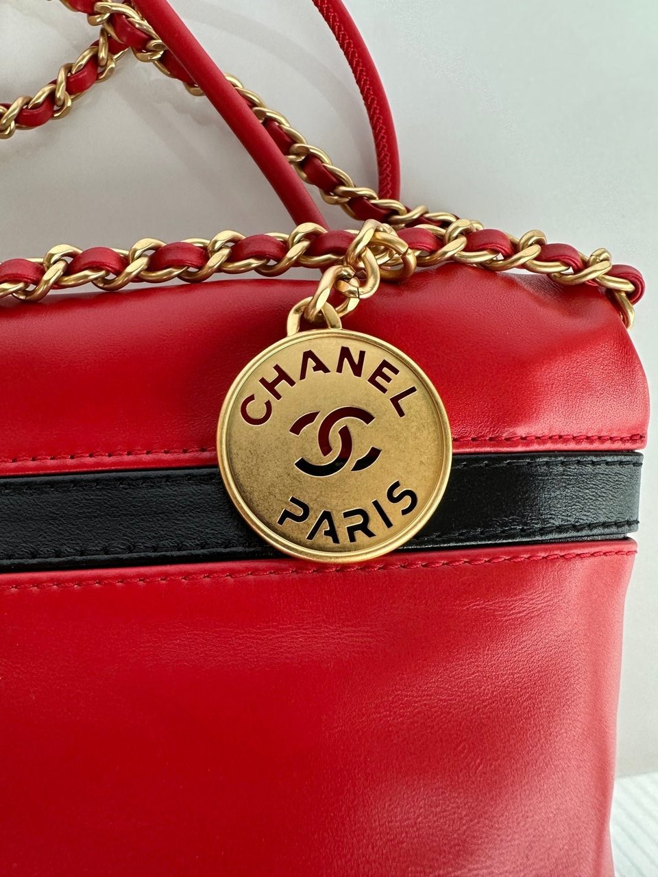 Chanel 22 Hobo Red Black Calfskin Gold Hardware view 6