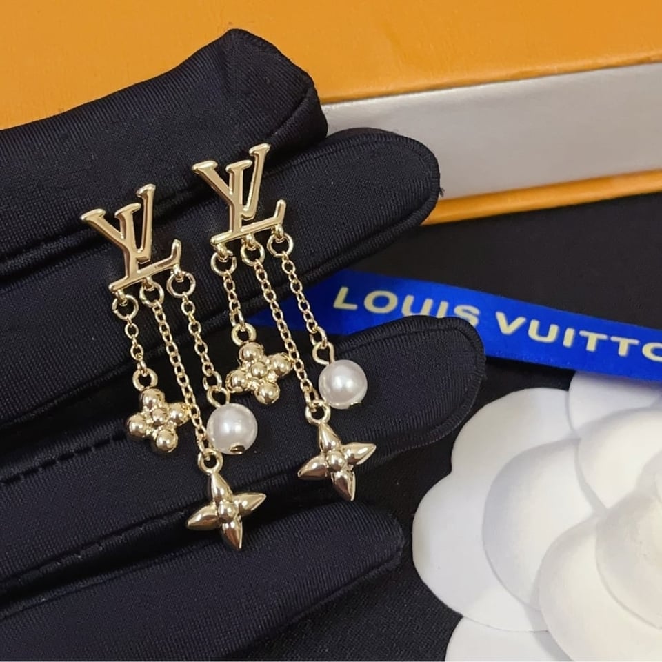 Louis Vuitton Louisa Earrings M01574 view 4