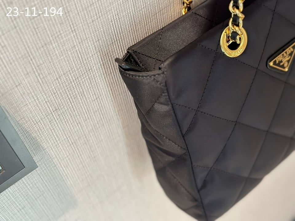 Prada Re Edition 1995 Chaîne Re Nylon Tote Bag Black 26Cm view 8