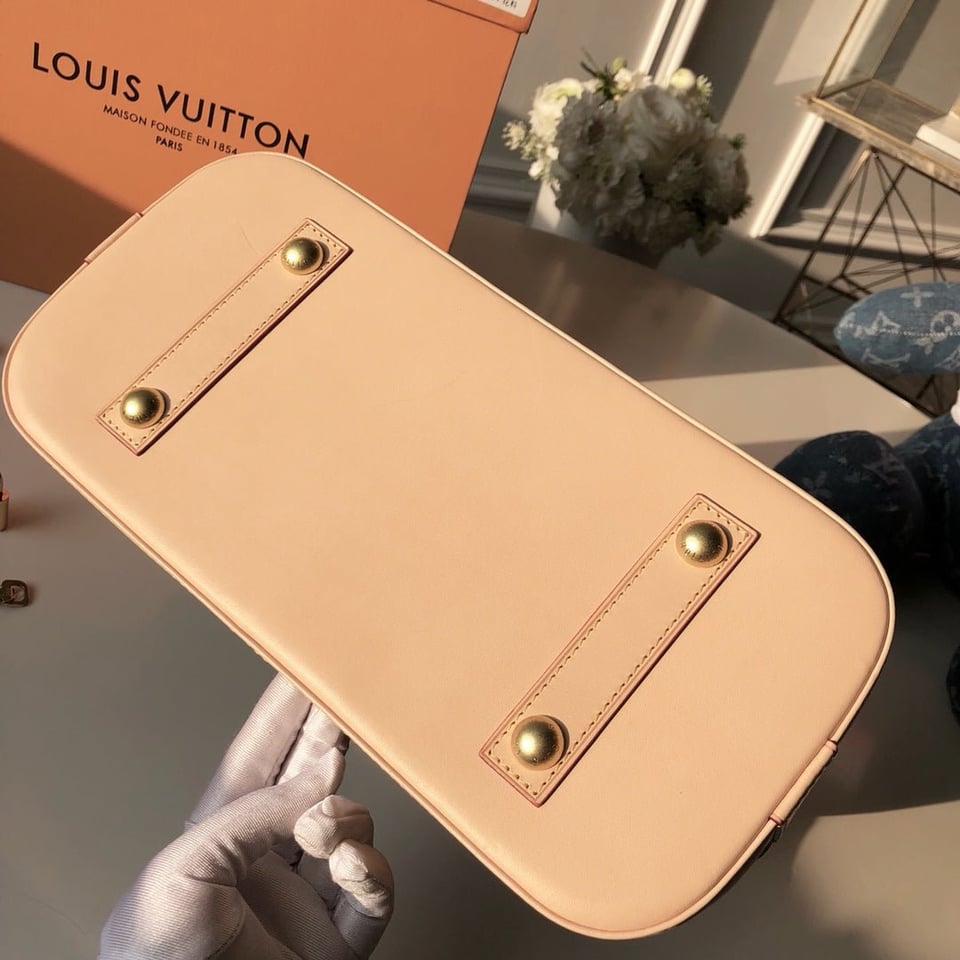 Louis Vuitton Alma Pm 32Cm view 4