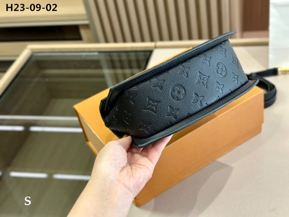 Louis Vuitton Tilsitt Bag Monogram Black 23Cm view 7