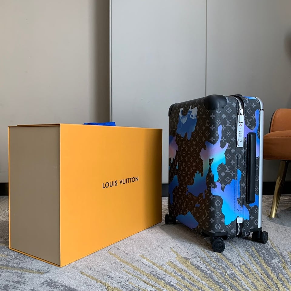 Louis Vuitton Horizon 55cm Monogram Eclipse Sunrise Room view 9