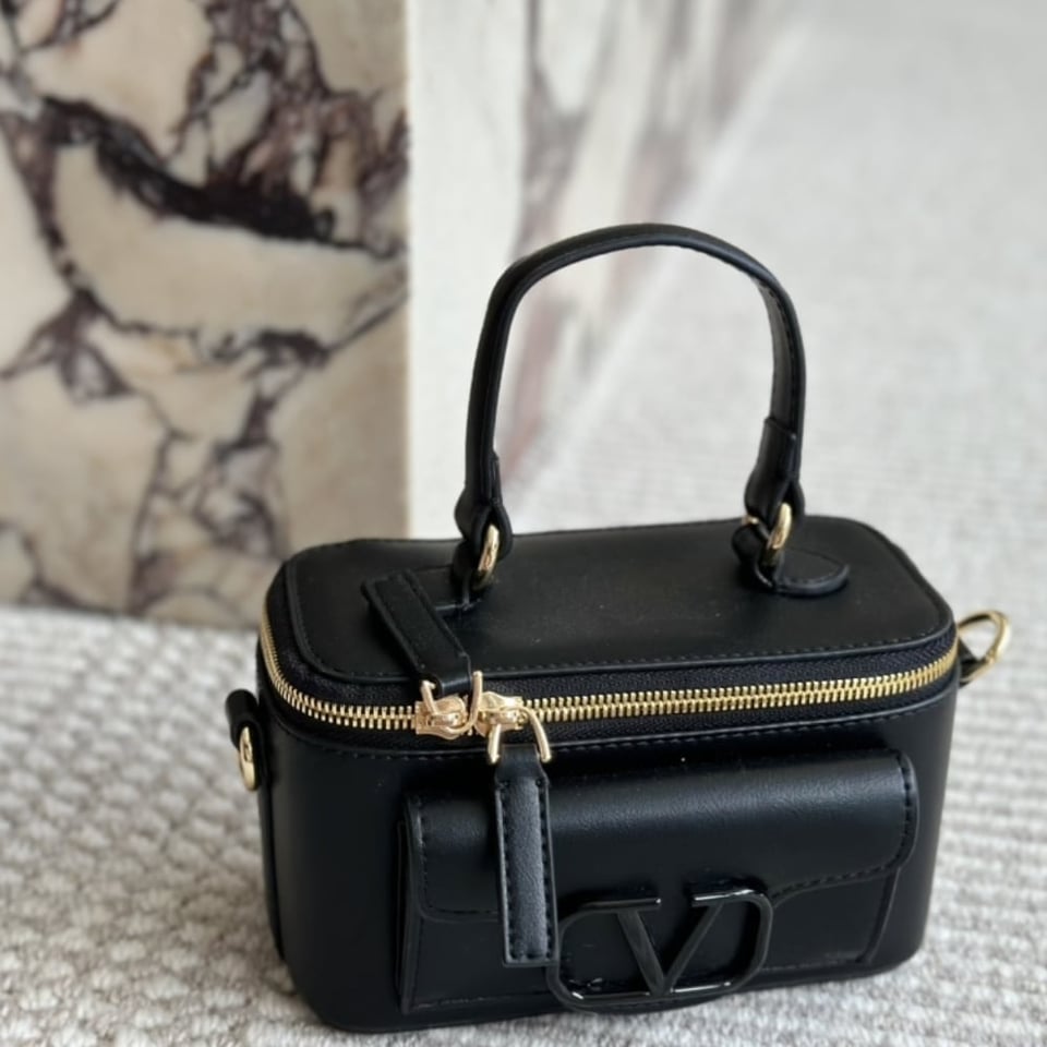 Valentino Mini Garavani Locò Handbag In Calfskin Black 22Cm view 3