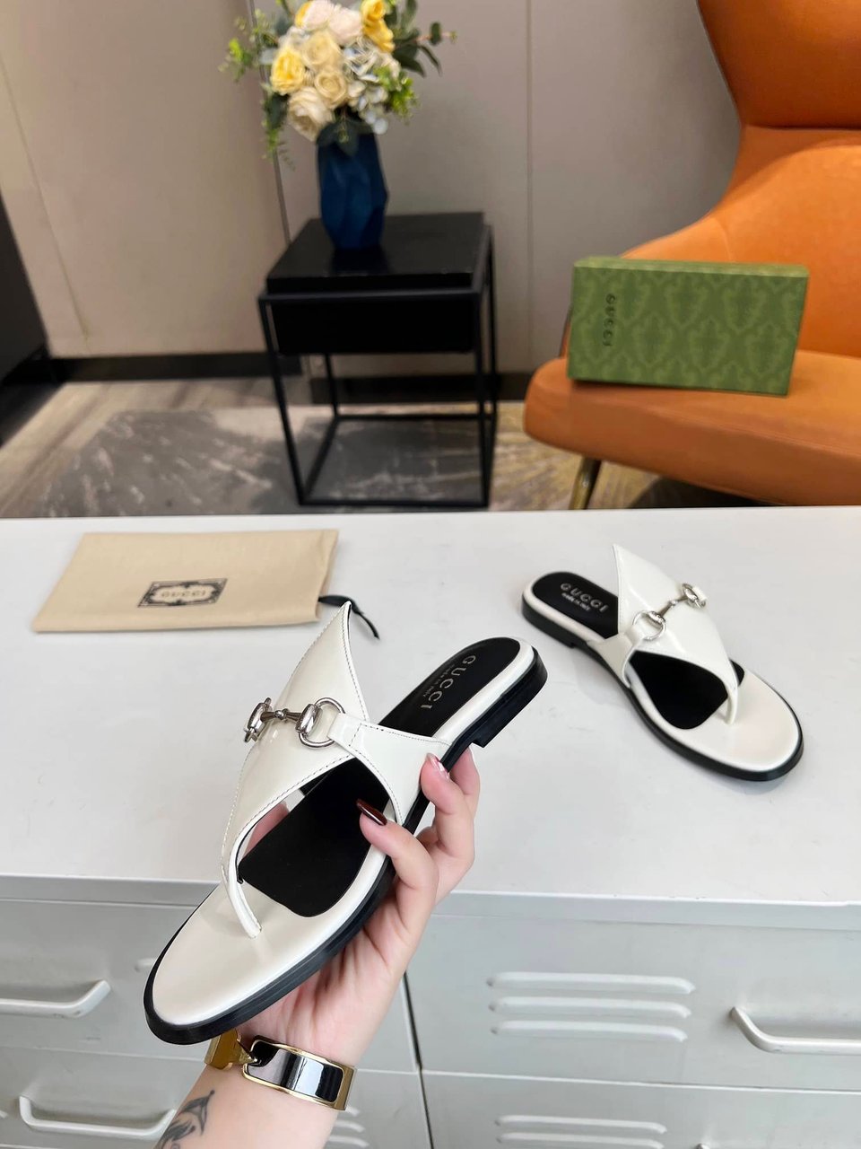 Gucci Women’S Thong Sandal With Horsebit White view 6