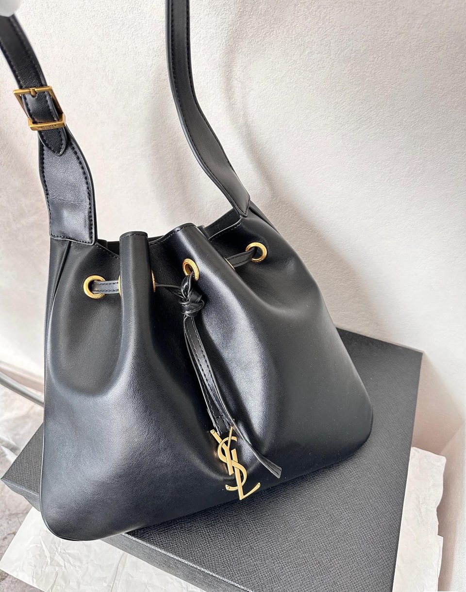 Saint Laurent Paris Vii Medium Flat Hobo Bag In Smooth Leather Black 28Cm view 5