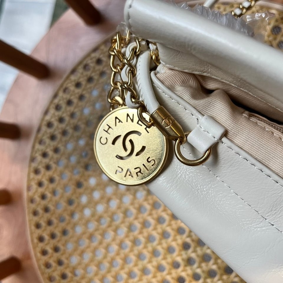 Chanel 22 Small Handbag Black White Gold Tone Metal 19Cm/7.5in As3980 B16652 Ny081 view 3
