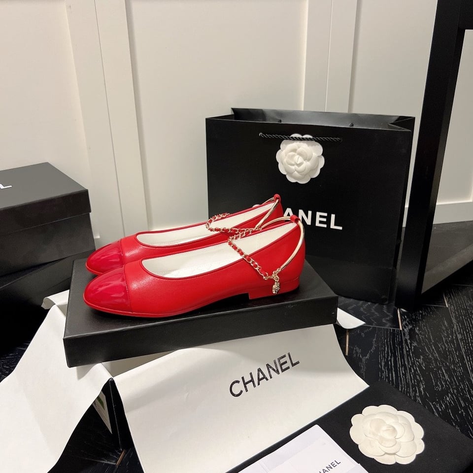 Chanel Interlocking Cc Logo Ballet Flats Red view 9