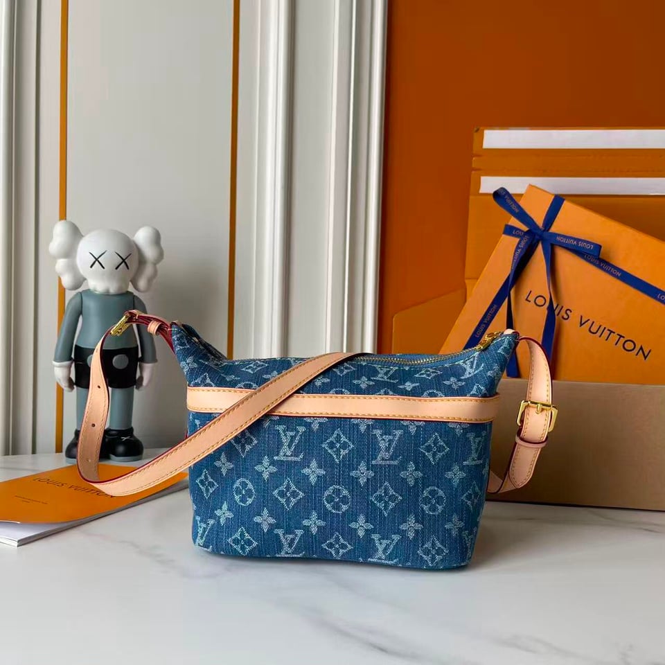 Louis Vuitton Cruiser Toiletry Bag 22cm M27945 view 9