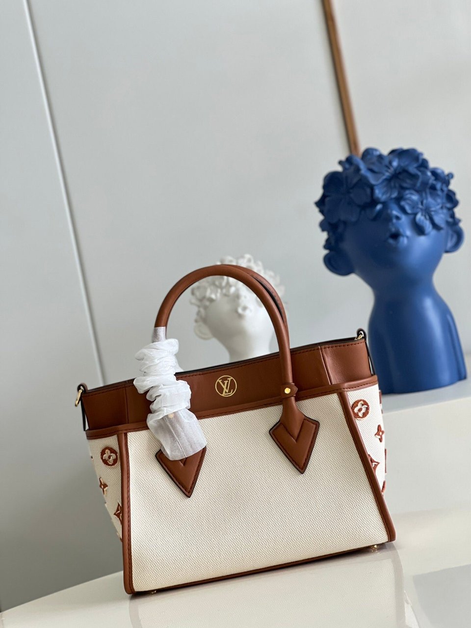Louis Vuitton On My Side Pm 25Cm Brown view 6