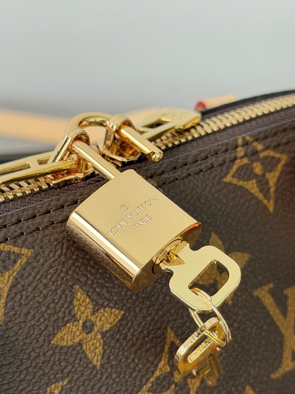 Louis Vuitton Squire East West bag 29cm M28953 view 7