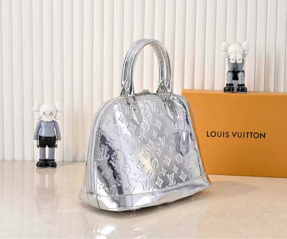 Louis Vuitton Alma Travel 39/15.4in M26410 view 7