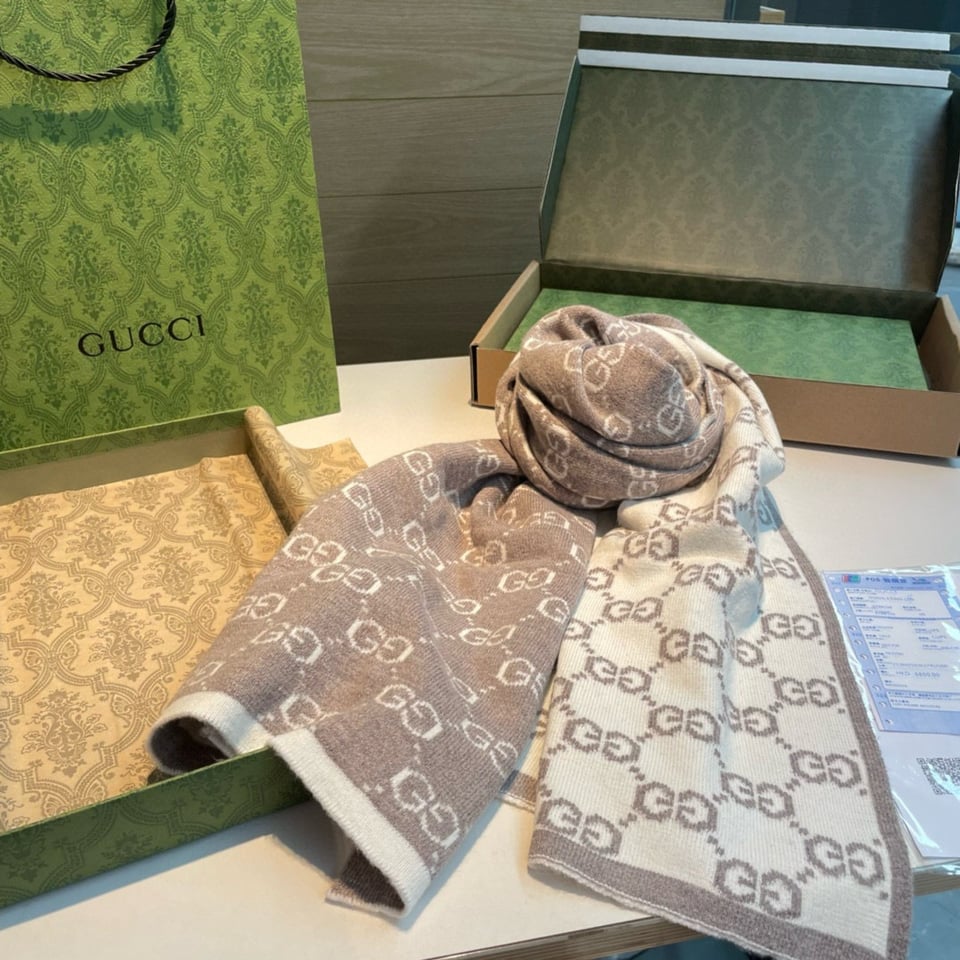Gucci Cashmere Scarf Monogram Beige-White For Women 180cm view 2