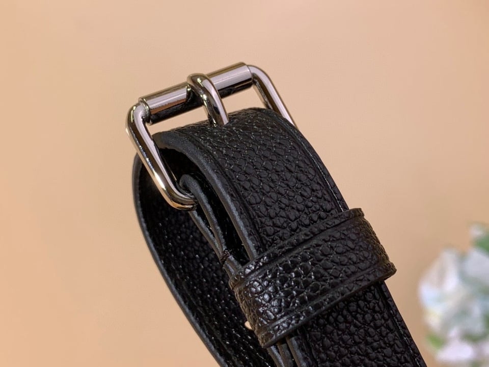 Louis Vuitton Marelle Tote Mm 30Cm Black view 3