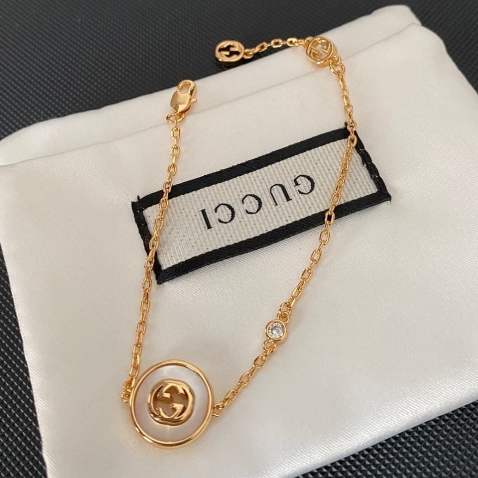 Gucci Interlocking Gg Bracelet Gold Tone 786749 J85I0 8070 view 2