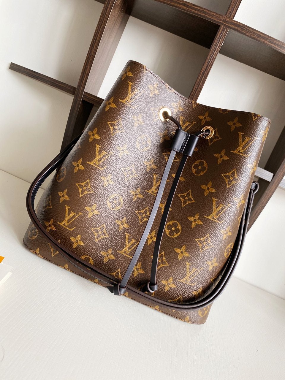 Louis Vuitton Neonoe Mm Black view 8