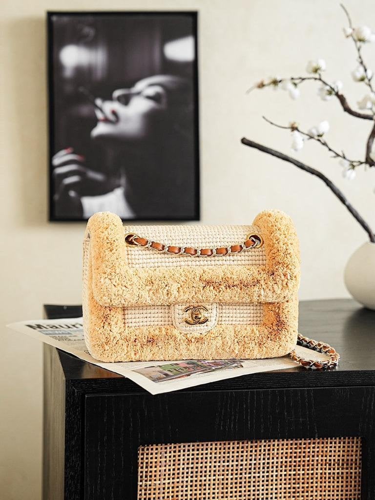 Chanel Foldable Flap Bag Braided Raffia Yarn &amp; Gold-colored Metal 25cm/9.8in Beige AS6163 view 3