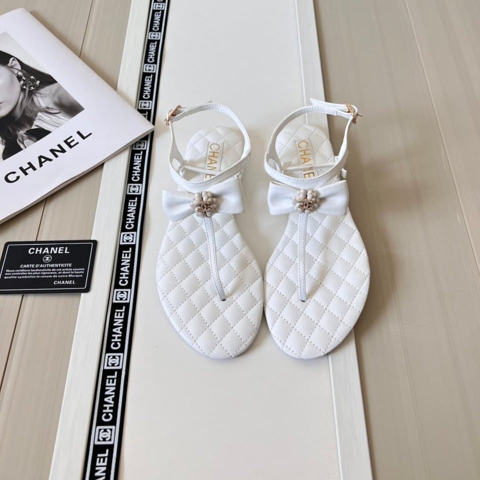 Chanel White Quilted Leather With White Camellia Cc Logo Bow Thong Sandals view 9
