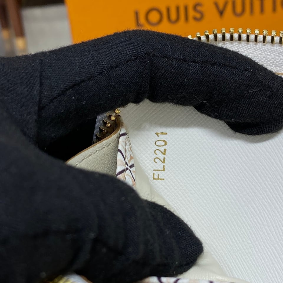 Louis Vuitton Monogram Flower Patterns Zippy Wallet view 10