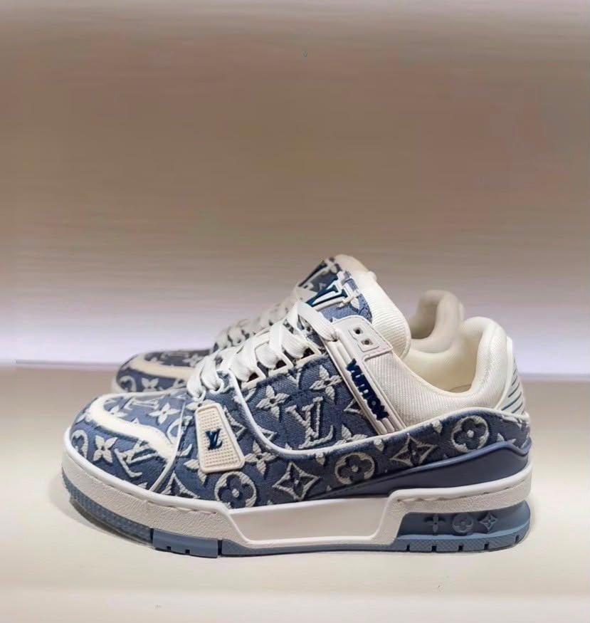 Louis Vuitton Trainer Sneakers Blue 1AKKJV view 3