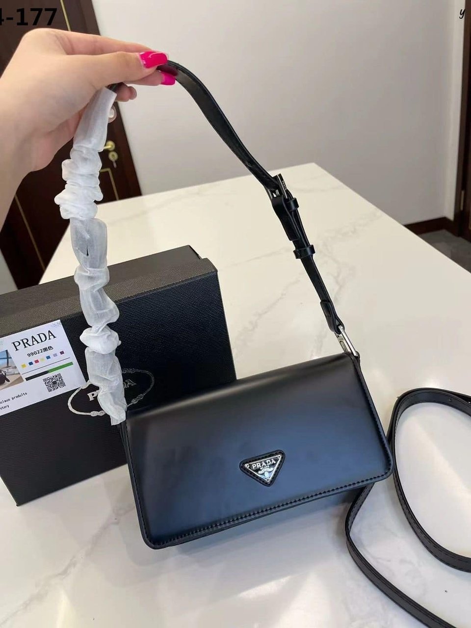 Prada Brushed Leather Prada Femme Bag Black 22Cm view 4