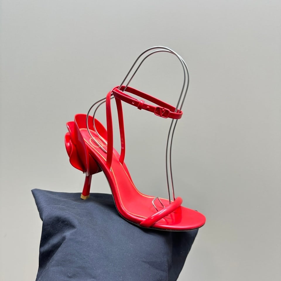 Valentino Garavani Archive Roserouche Leather High Heel In Red view 6