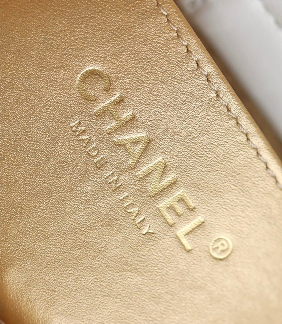 Chanel 24S Hobo Bag 19Cm White Lambskin Pearl Ball view 7