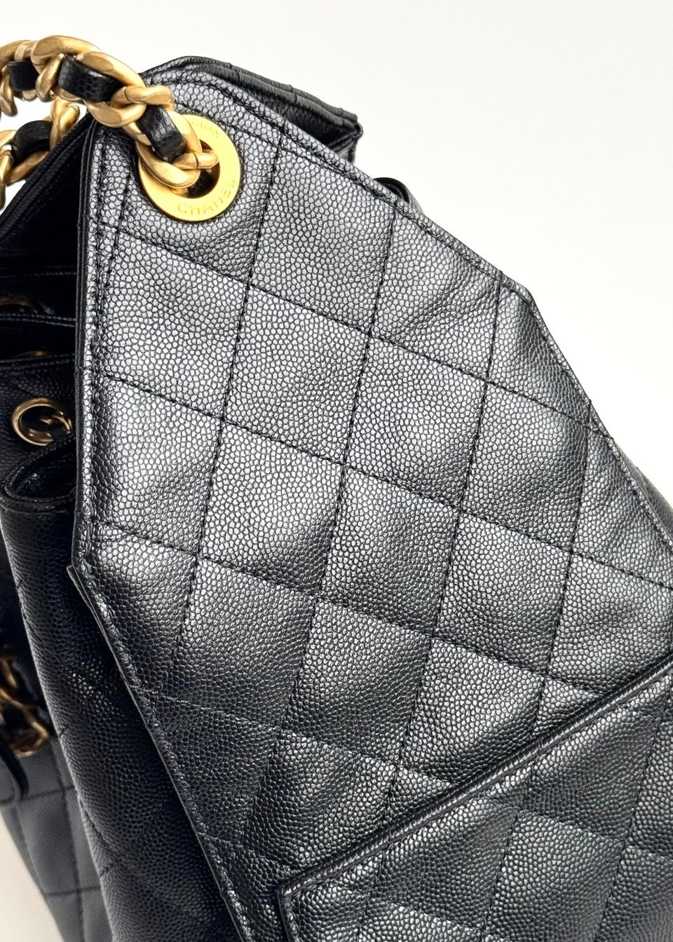 Chanel crossbody bag 25 Medium Handbag Grained Calfskin &amp; Gold-Tone Metal Black 40cm/15.7in view 8