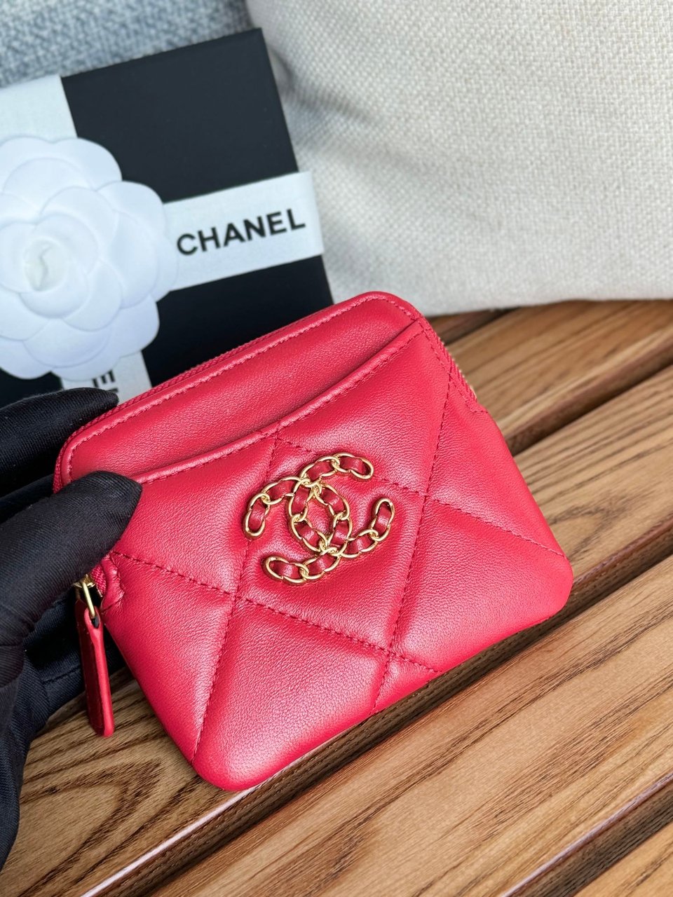 Chanel 19 Zipped Coin Purse 11Cm Black Lambskin Gold Hardware view 5