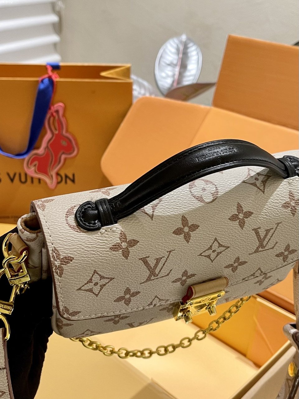 Louis Vuitton Pochette M Tis East West Monogram Canvas 21Cm M46914 view 8