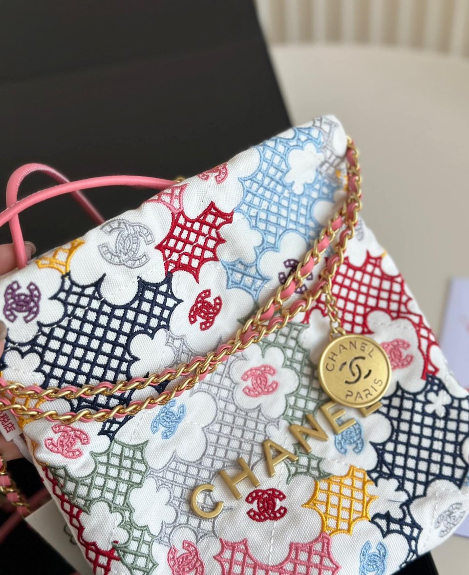 Chanel 22 Mini Handbag Lace Patchwork 20Cm/7.9in view 7