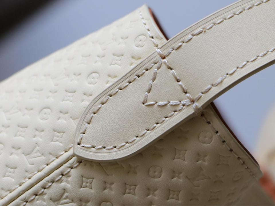 Louis Vuitton All In BB Bag Banane Gold 16cm M29479 view 7