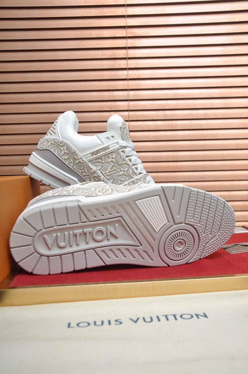 Louis Vuitton Trainer Sneakers Beige 1AKKJB view 10