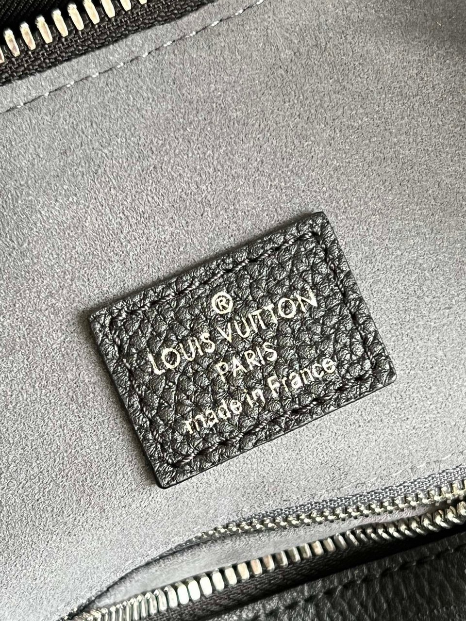 Louis Vuitton Why Knot Mm Black view 6
