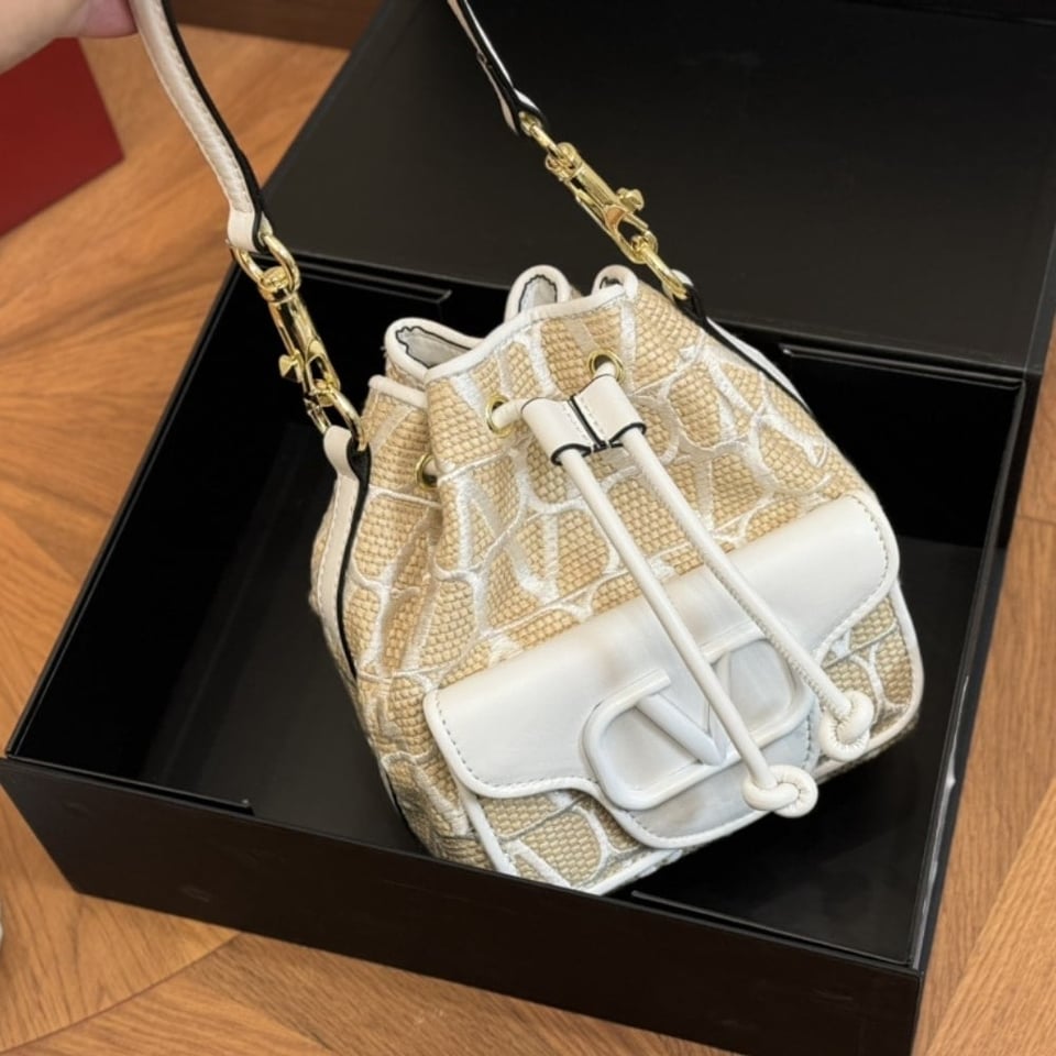 Valentino Garavani Loco Iconographer Toi Beige 20cm view 7