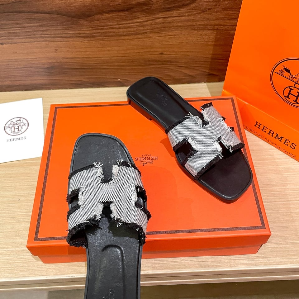 Hermes Oran Sandal Black H231095Z Pn360 view 6