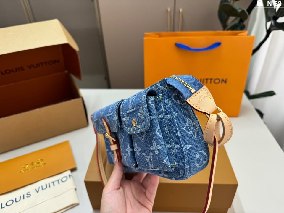 Louis Vuitton Accessoire Cargo Pochette Bag 23.5cm M27602 view 5