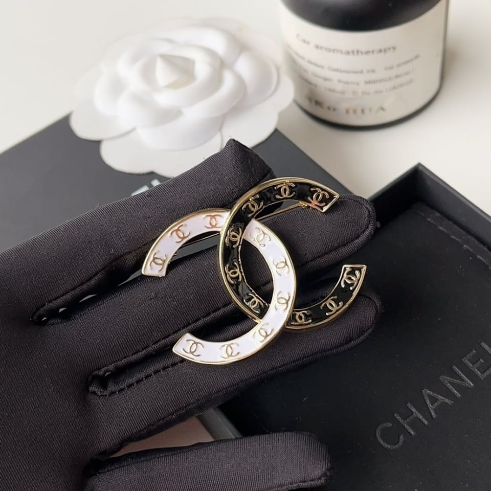Chanel Cc Brooch Black And White view 6
