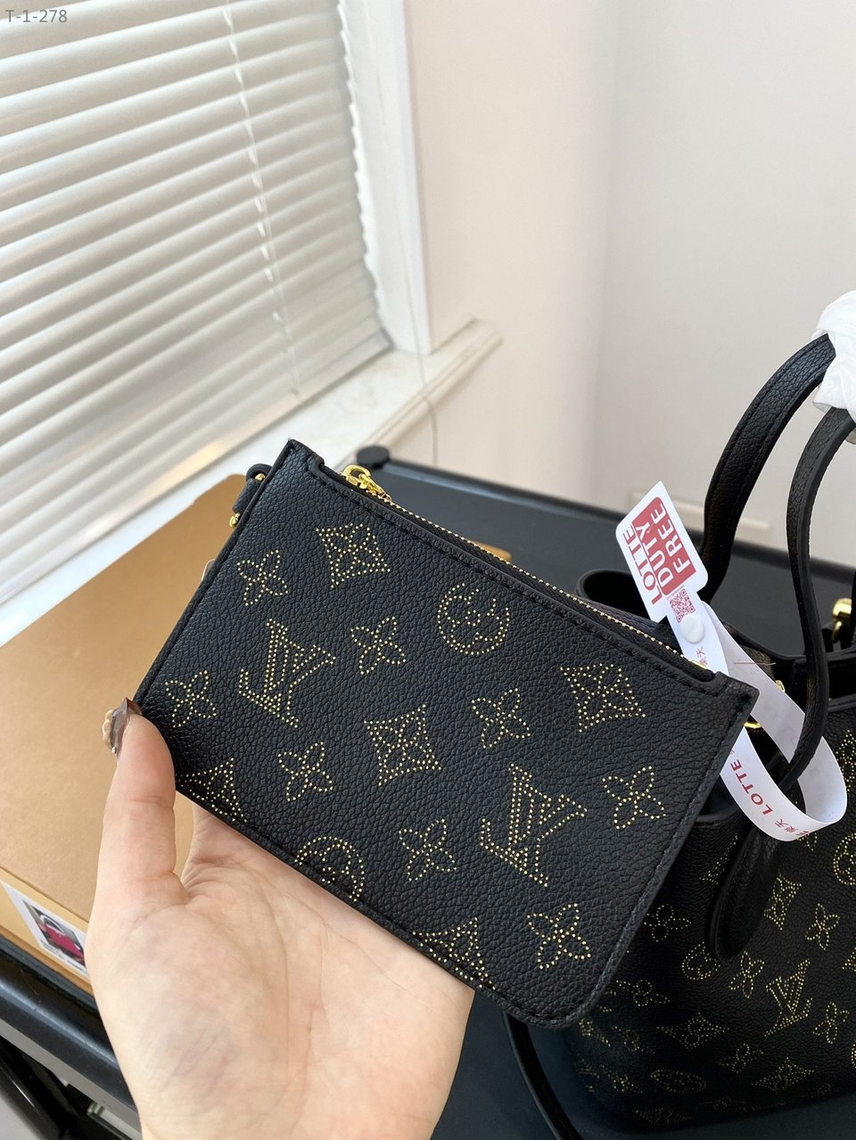 Louis Vuitton Blossom Pm Black 20Cm M23393 view 8