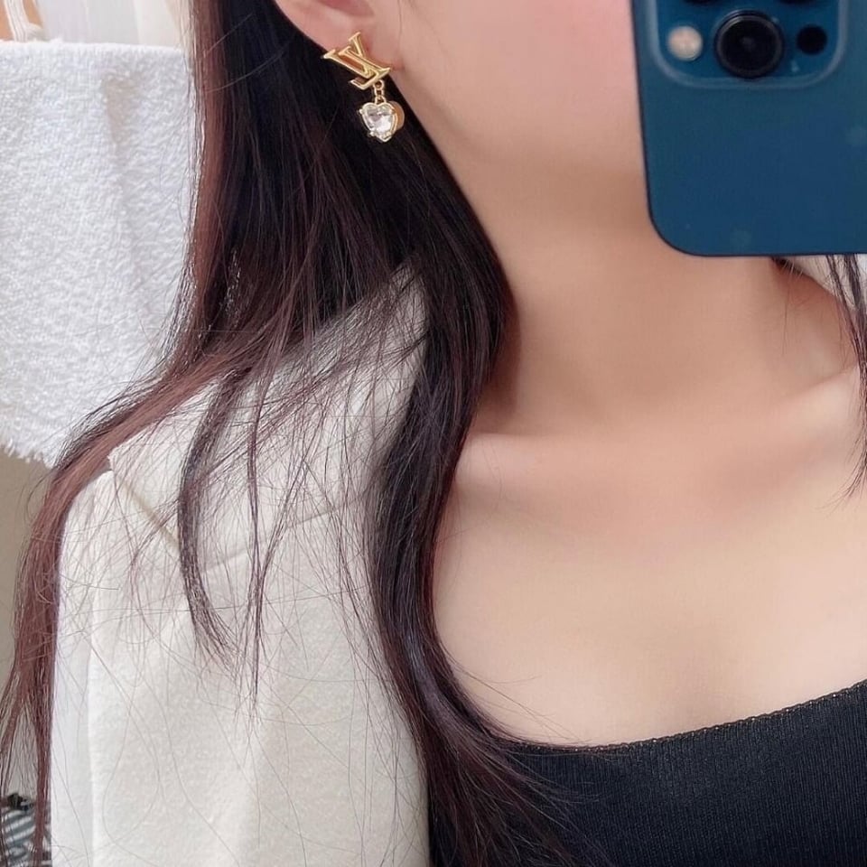 Louis Vuitton Iconic Heart Earrings Gold M02385 view 4