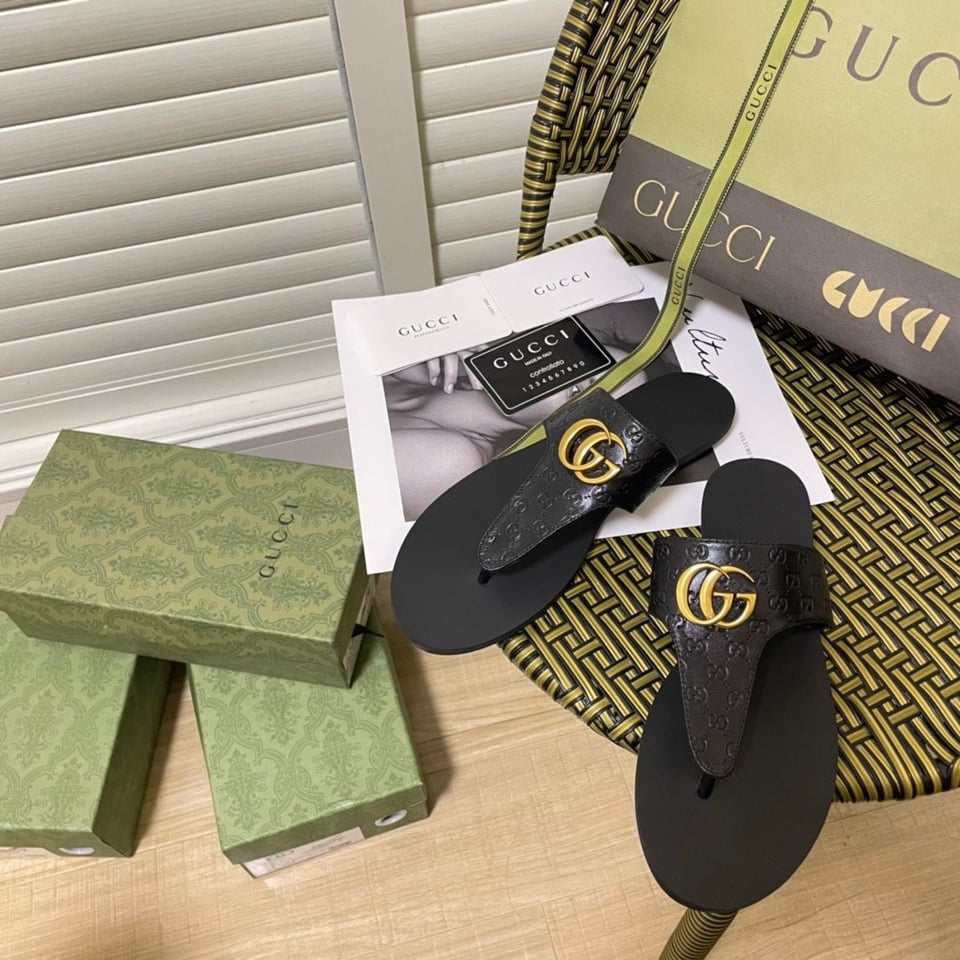 Gucci Gg-Stud Leather Thong Sandals Black view 6