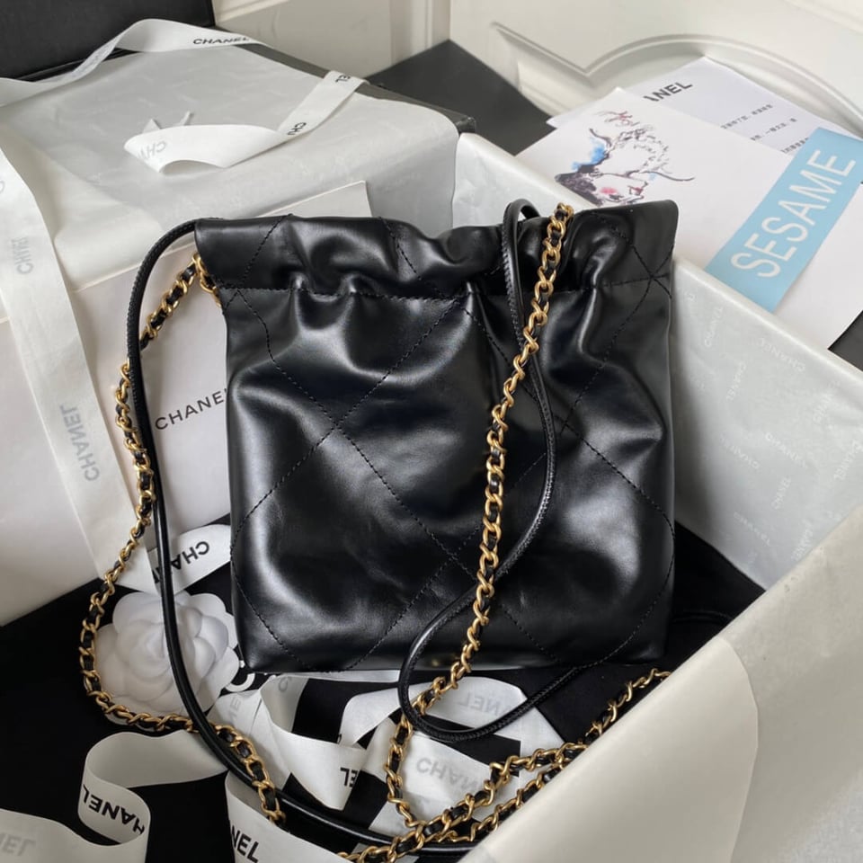 Chanel Mini 22 Handbag Shiny Calfskin &amp; Gold Metal Black 20cm view 5