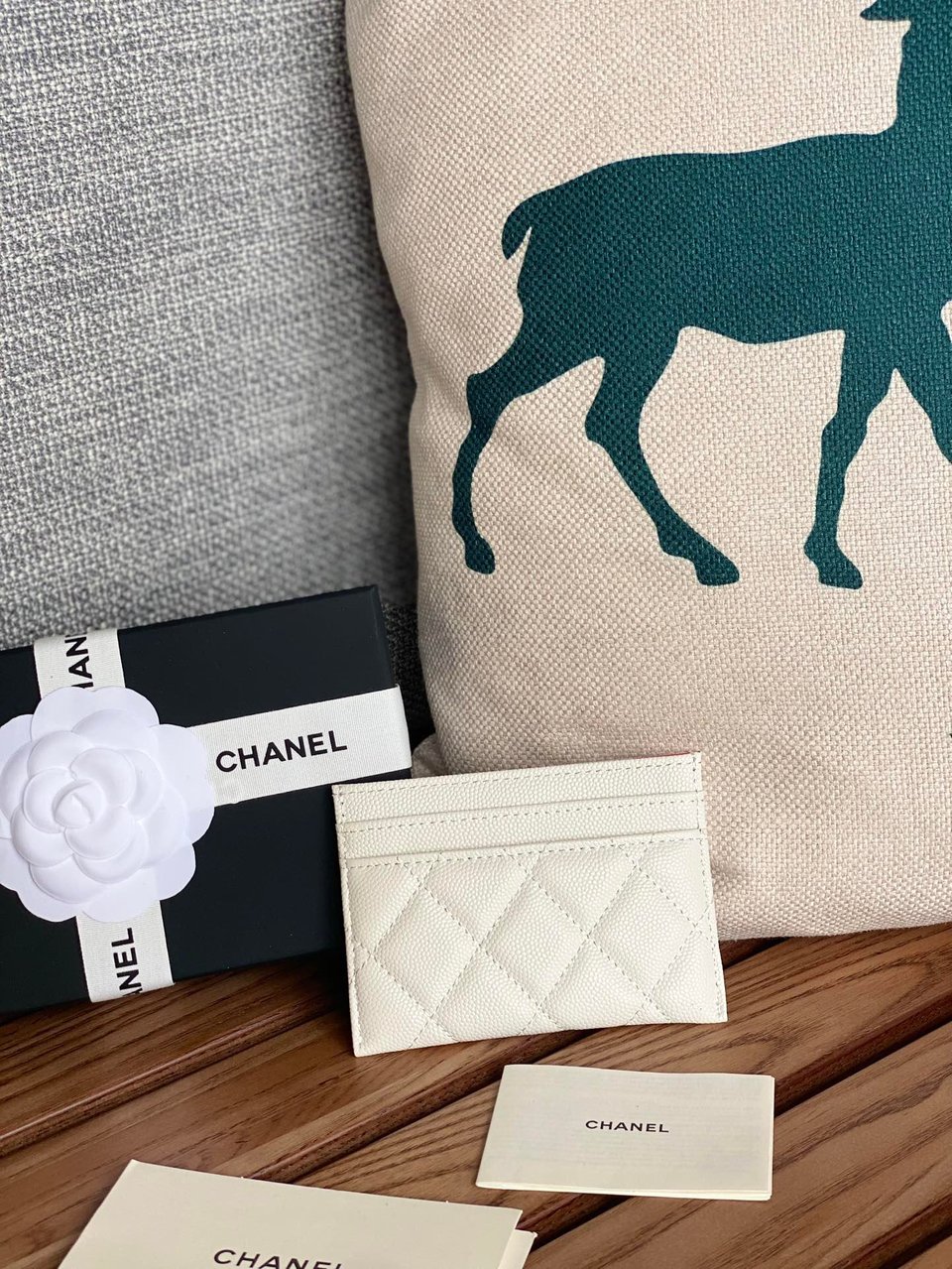 Chanel Card Holder 10Cm White Caviar view 4