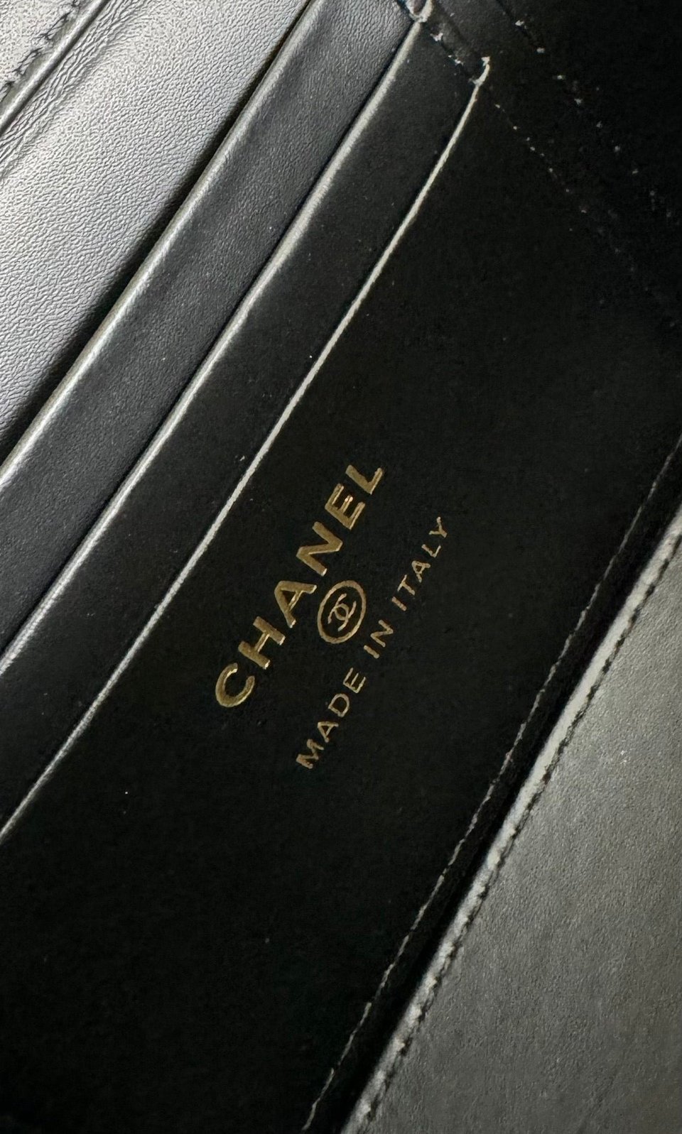 Chanel Vanity Case Pearl 17Cm Black Lambskin Gold Hardware view 10