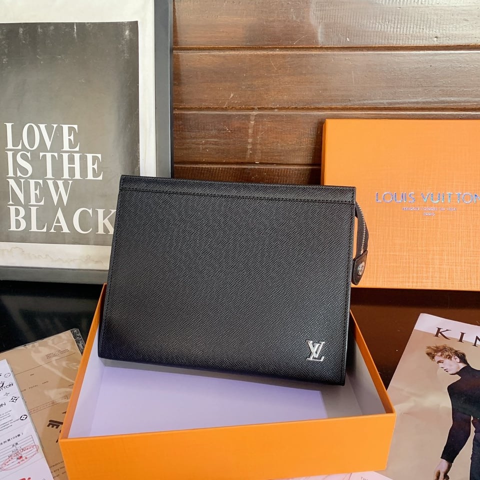 Louis Vuitton Voyage Mm Pochette Black 26Cm M30450 For Men view 3