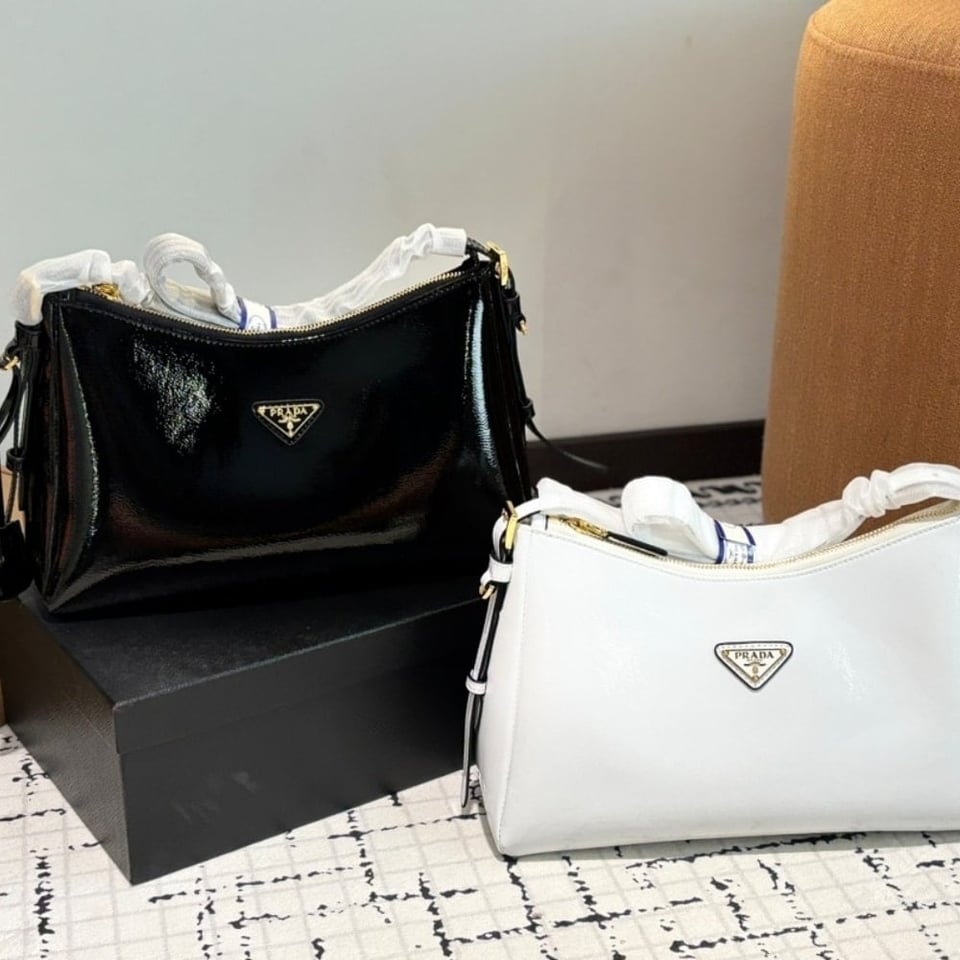 Prada Medium Aimée Shoulder Bag Black 30Cm view 7