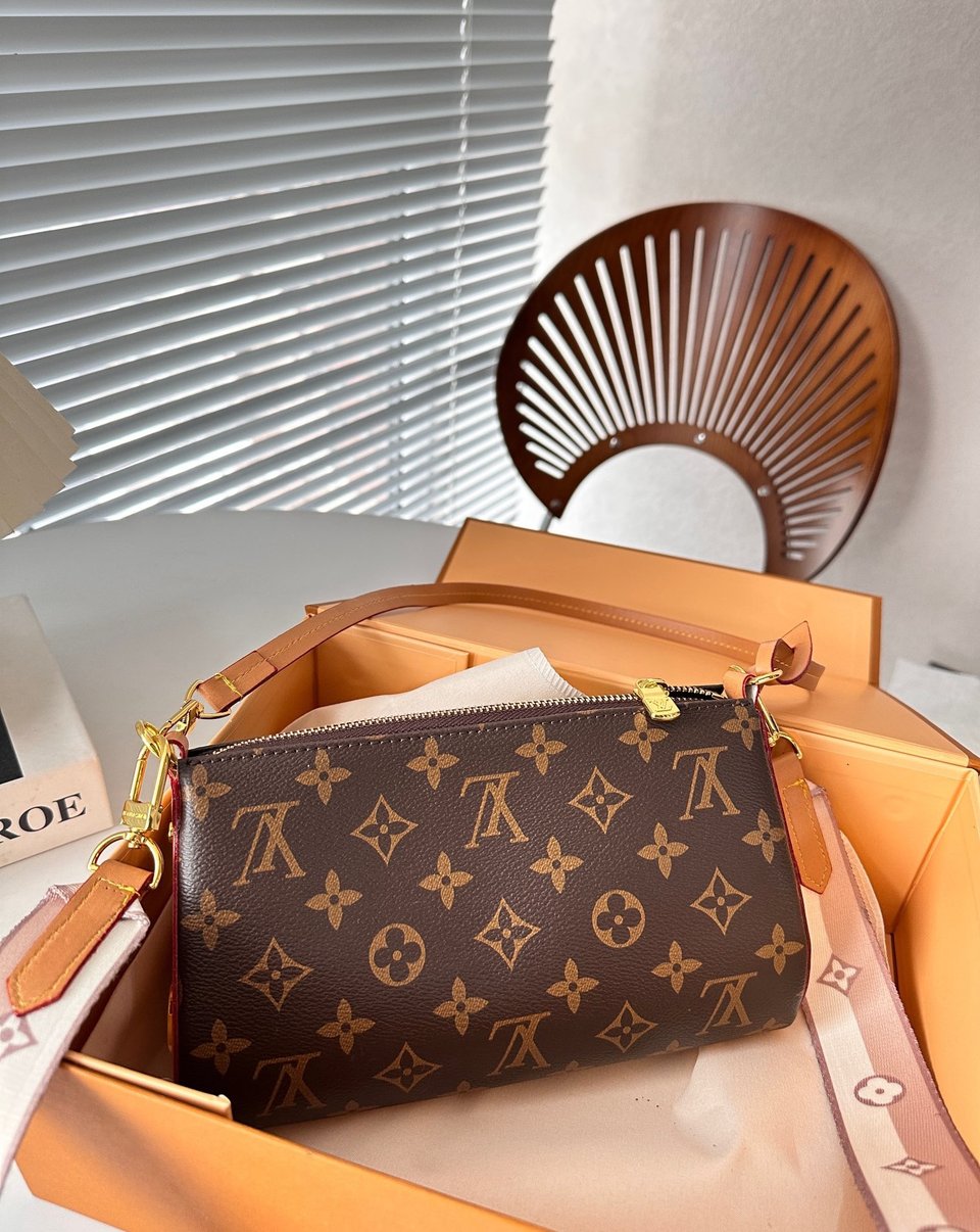 Louis Vuitton Pochette Tirette Monogram Canvas 23Cm M47123 view 7